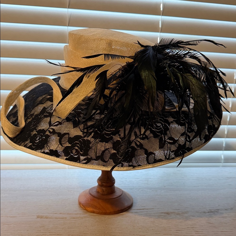 Chic Derby Lace Hat with Feather Detail